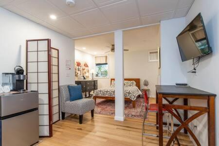 Cozy Private Apt Near Downtown Burlington Eksteriør billede